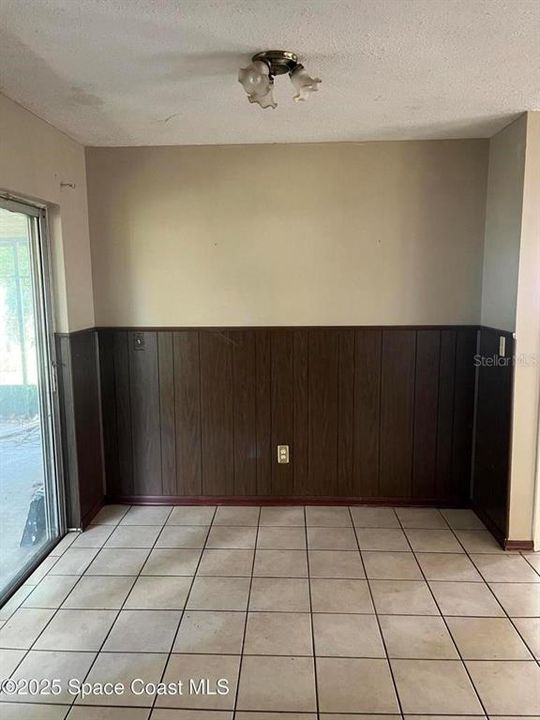 For Sale: $260,000 (3 beds, 2 baths, 1067 Square Feet)