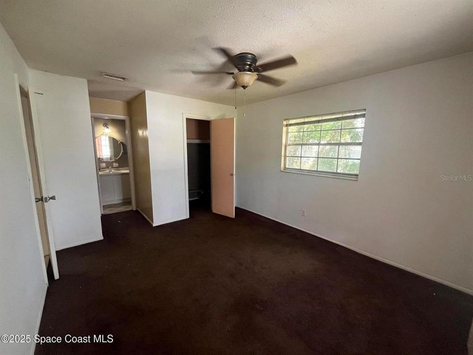 For Sale: $260,000 (3 beds, 2 baths, 1067 Square Feet)