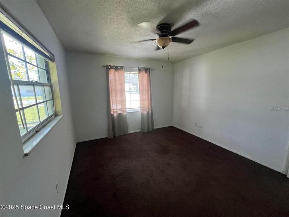 For Sale: $260,000 (3 beds, 2 baths, 1067 Square Feet)
