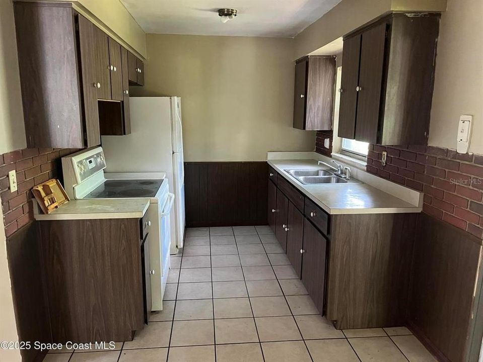 For Sale: $260,000 (3 beds, 2 baths, 1067 Square Feet)