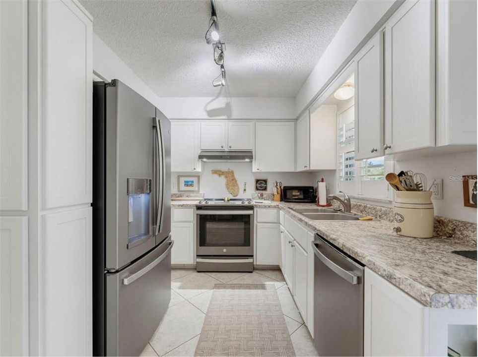 For Rent: $1,895 (3 beds, 2 baths, 1220 Square Feet)