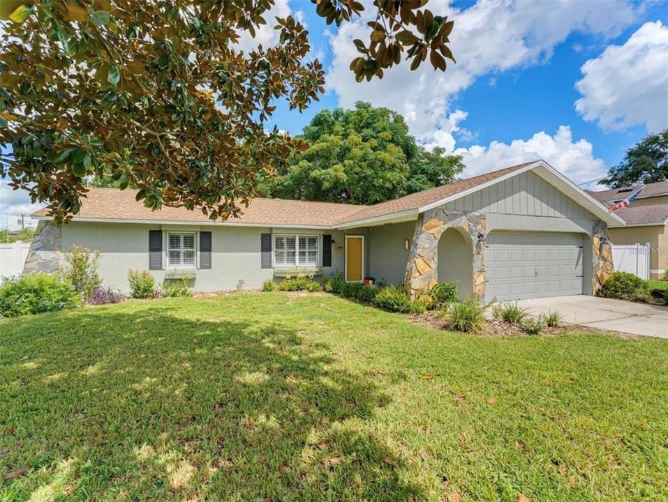 For Rent: $1,895 (3 beds, 2 baths, 1220 Square Feet)