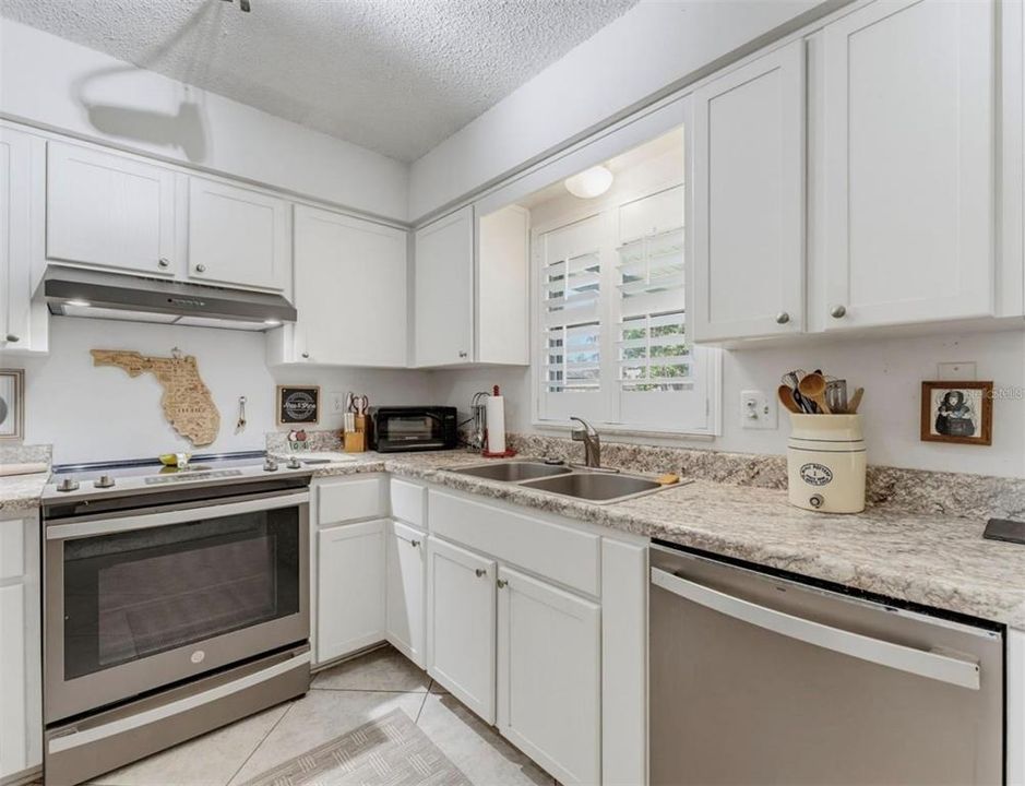 For Rent: $1,895 (3 beds, 2 baths, 1220 Square Feet)