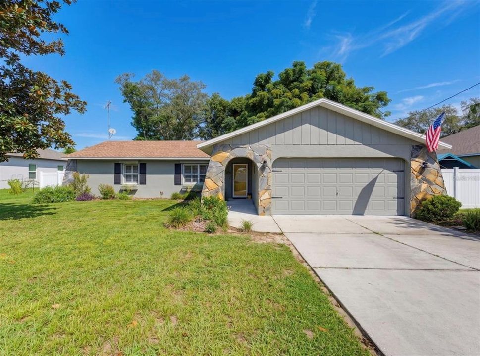 For Rent: $1,895 (3 beds, 2 baths, 1220 Square Feet)