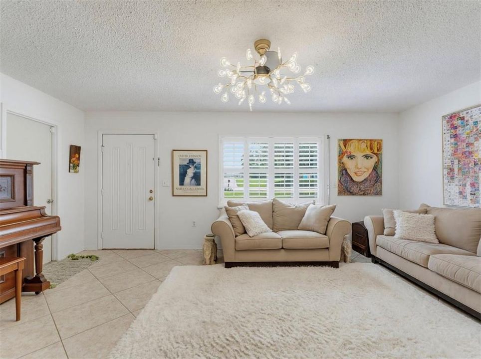 For Rent: $1,895 (3 beds, 2 baths, 1220 Square Feet)