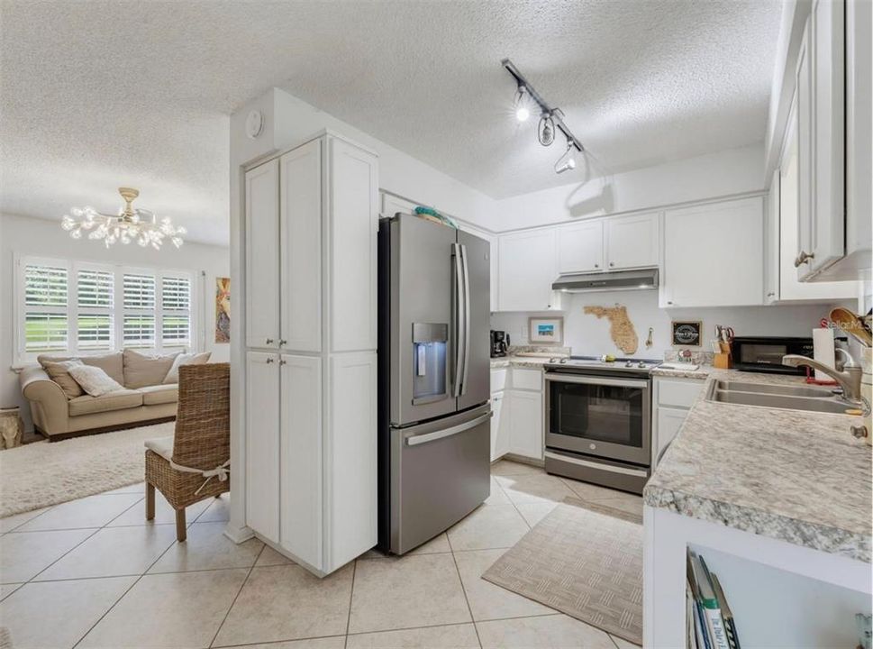 For Rent: $1,895 (3 beds, 2 baths, 1220 Square Feet)