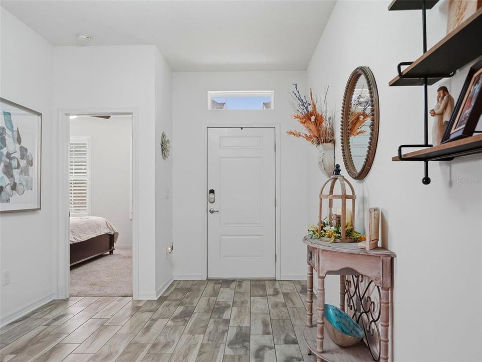 For Sale: $389,500 (2 beds, 2 baths, 2001 Square Feet)