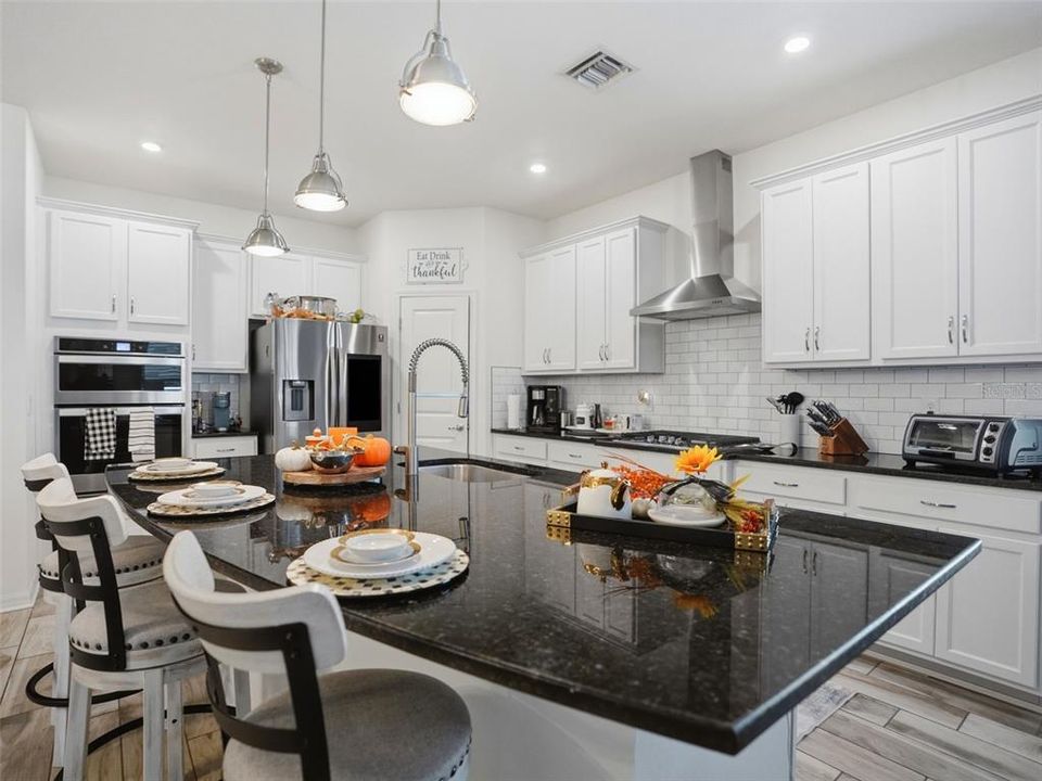 For Sale: $389,500 (2 beds, 2 baths, 2001 Square Feet)