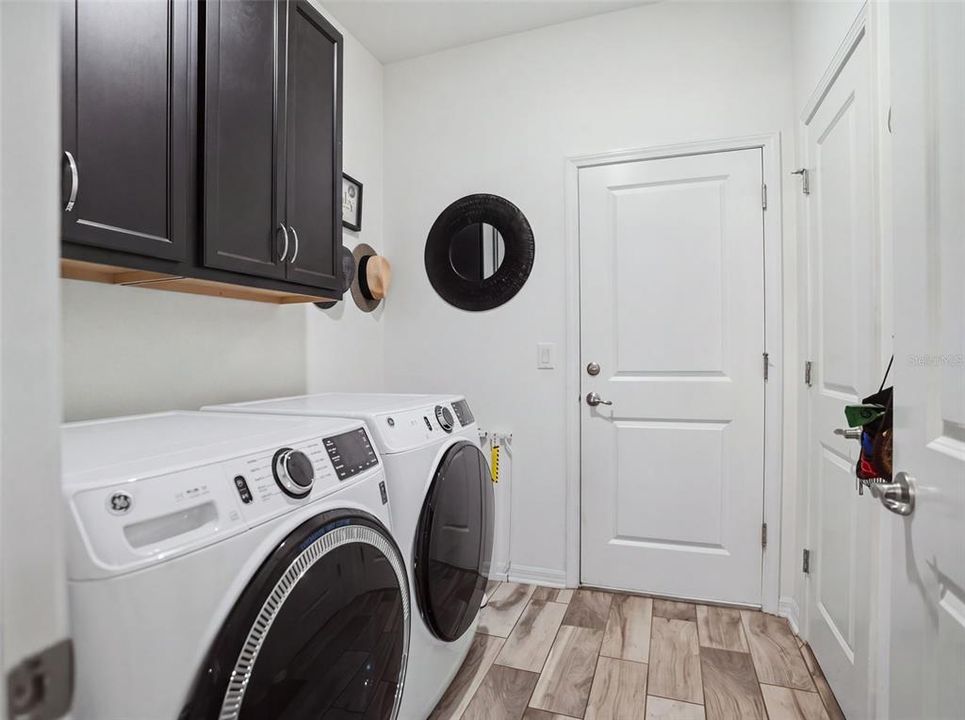 For Sale: $389,500 (2 beds, 2 baths, 2001 Square Feet)