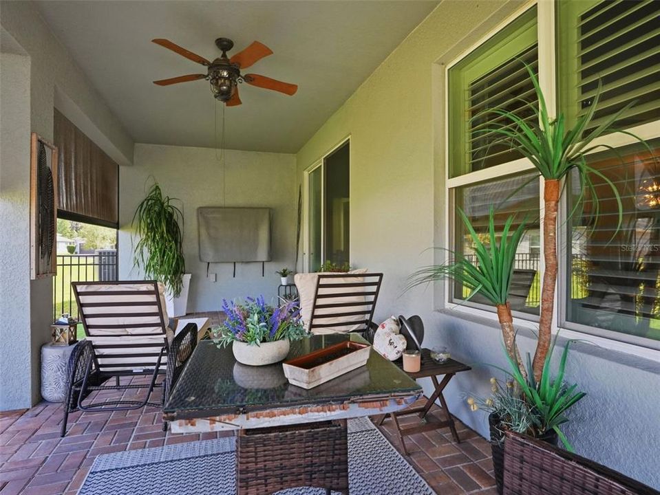 For Sale: $389,500 (2 beds, 2 baths, 2001 Square Feet)