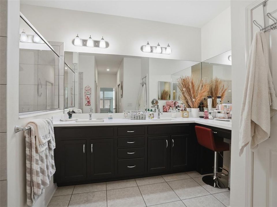 For Sale: $389,500 (2 beds, 2 baths, 2001 Square Feet)