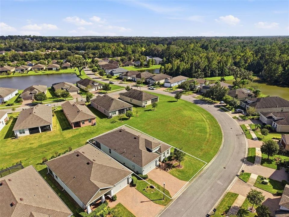 For Sale: $389,500 (2 beds, 2 baths, 2001 Square Feet)