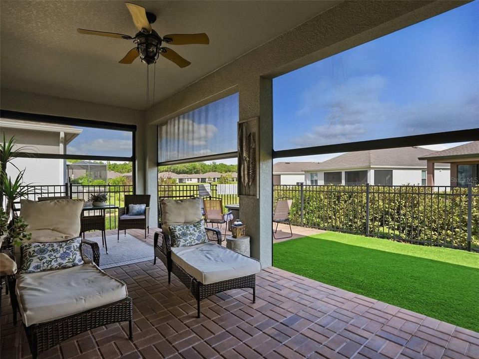 For Sale: $389,500 (2 beds, 2 baths, 2001 Square Feet)