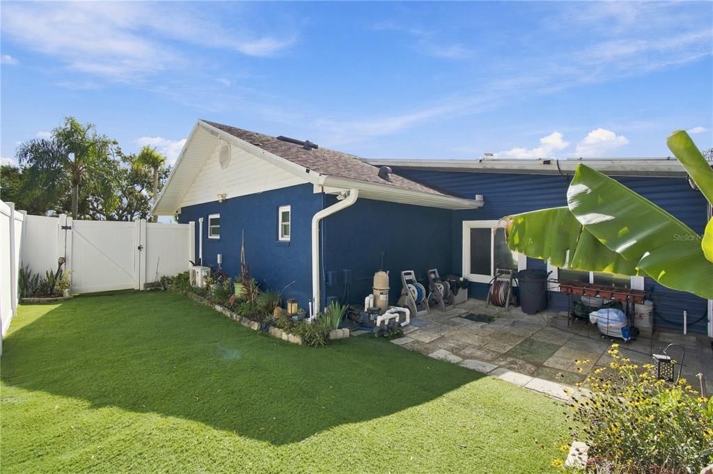 For Sale: $489,000 (4 beds, 2 baths, 2600 Square Feet)