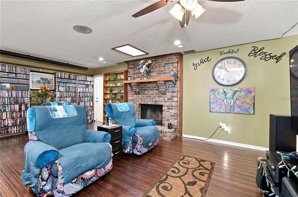 For Sale: $489,000 (4 beds, 2 baths, 2600 Square Feet)