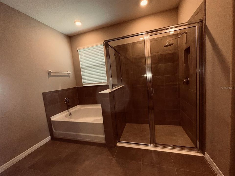 For Sale: $380,000 (4 beds, 2 baths, 1993 Square Feet)