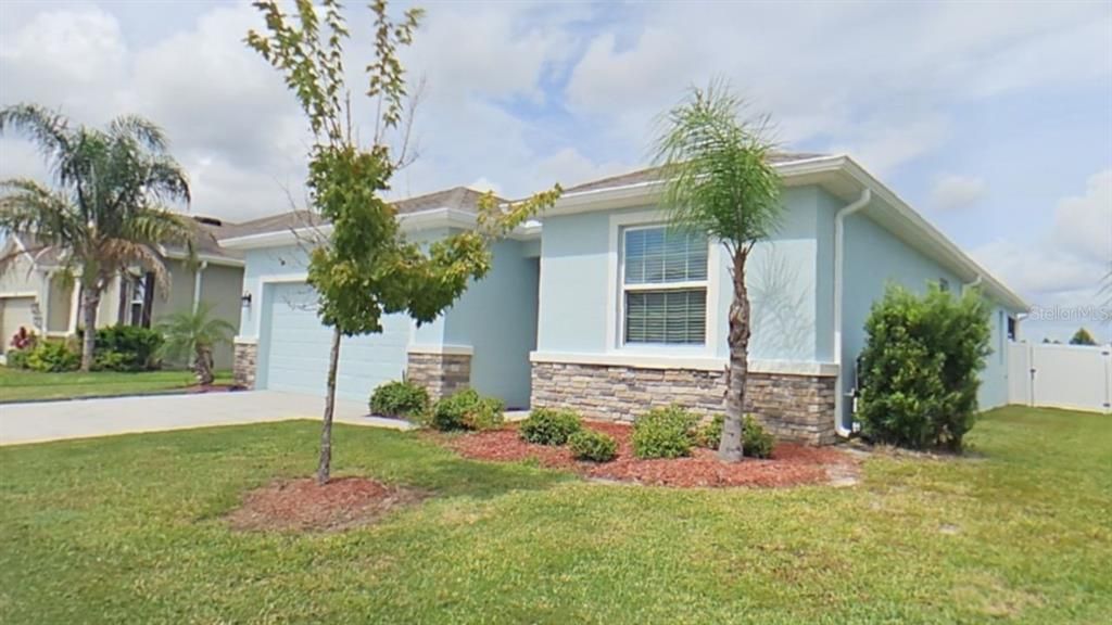 For Sale: $380,000 (4 beds, 2 baths, 1993 Square Feet)