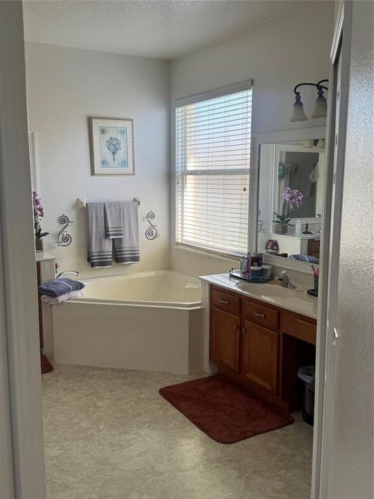 En Venta: $620,000 (4 camas, 3 baños, 2835 Pies cuadrados)