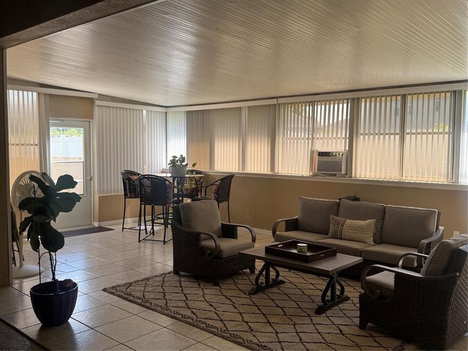 En Venta: $620,000 (4 camas, 3 baños, 2835 Pies cuadrados)