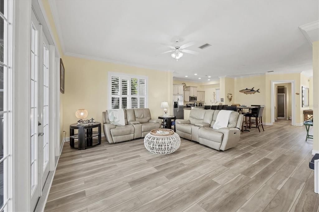 En Venta: $979,000 (4 camas, 3 baños, 2160 Pies cuadrados)