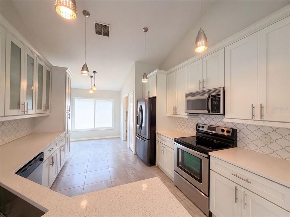 For Sale: $400,000 (4 beds, 2 baths, 1822 Square Feet)