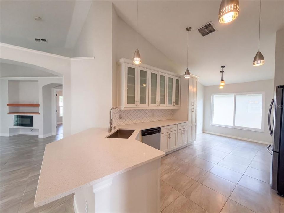 For Sale: $400,000 (4 beds, 2 baths, 1822 Square Feet)