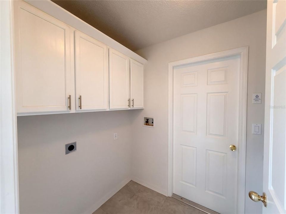 For Sale: $400,000 (4 beds, 2 baths, 1822 Square Feet)