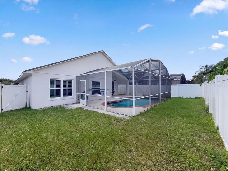 For Sale: $400,000 (4 beds, 2 baths, 1822 Square Feet)