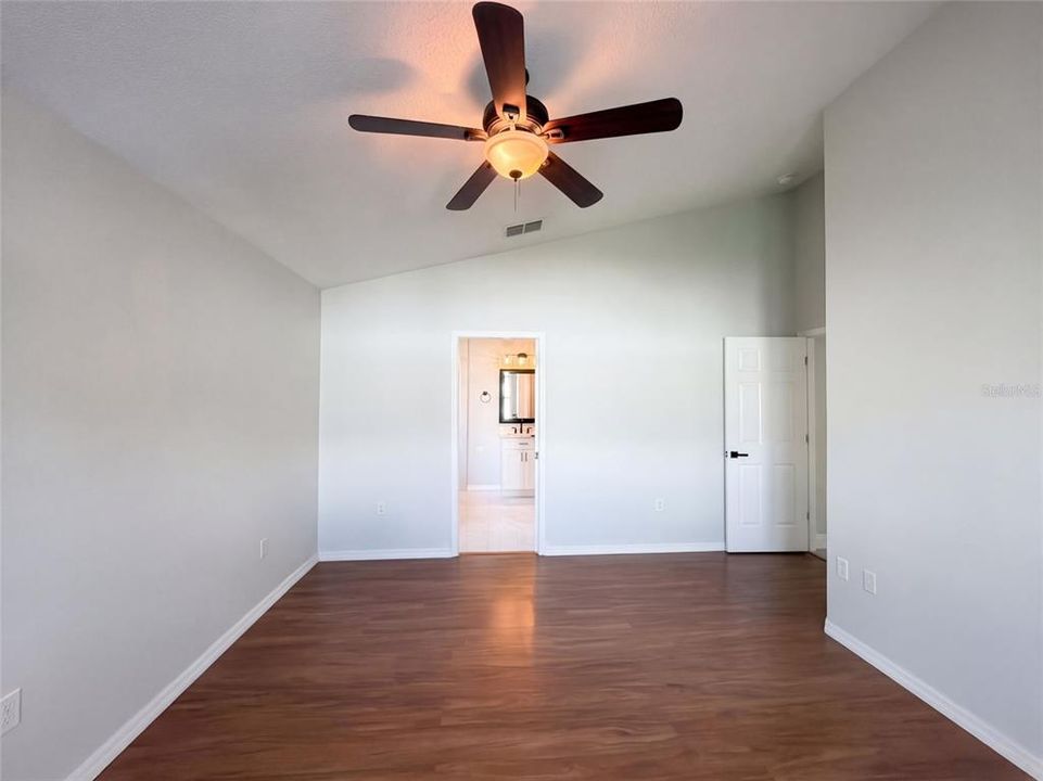 For Sale: $400,000 (4 beds, 2 baths, 1822 Square Feet)