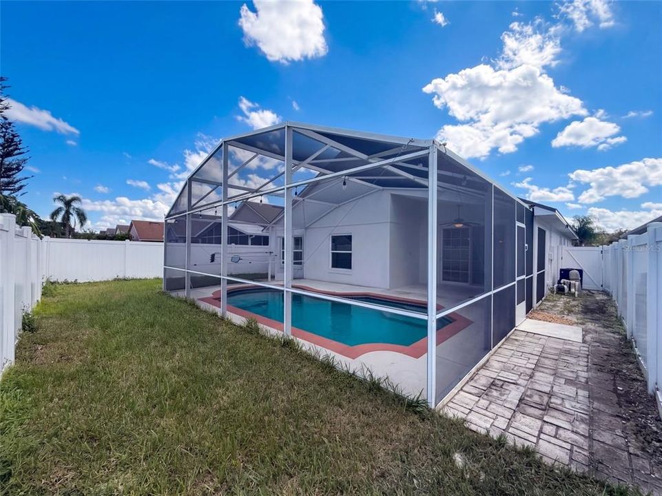 For Sale: $400,000 (4 beds, 2 baths, 1822 Square Feet)
