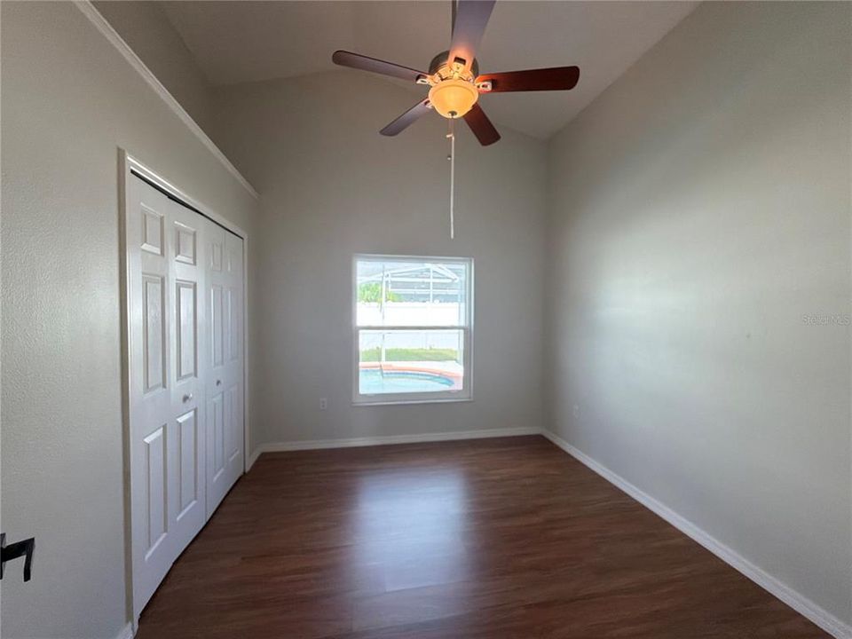 For Sale: $400,000 (4 beds, 2 baths, 1822 Square Feet)