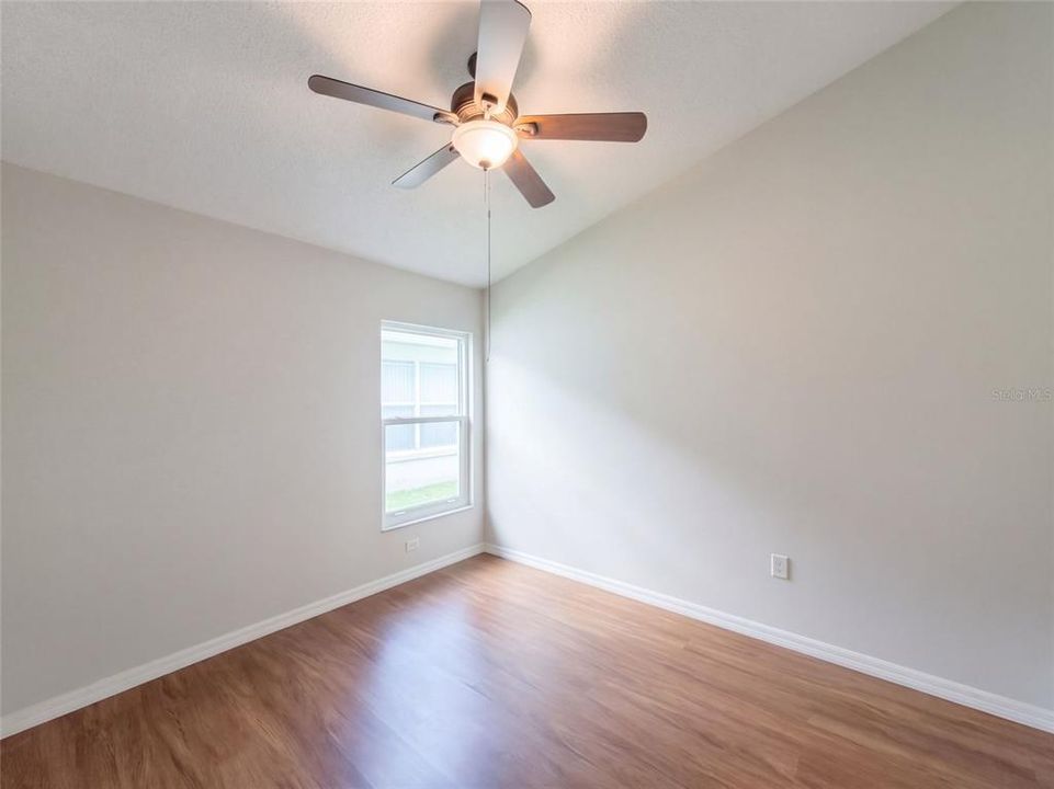 For Sale: $400,000 (4 beds, 2 baths, 1822 Square Feet)