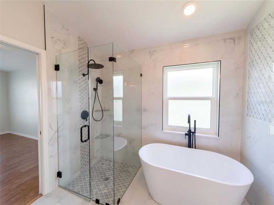 For Sale: $400,000 (4 beds, 2 baths, 1822 Square Feet)