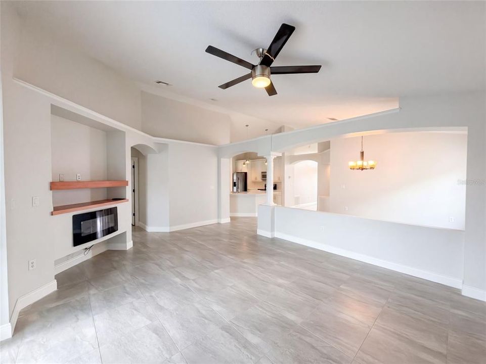 For Sale: $400,000 (4 beds, 2 baths, 1822 Square Feet)