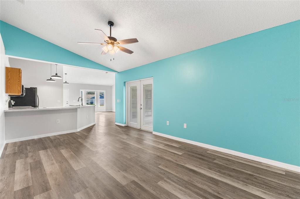 For Sale: $335,000 (4 beds, 2 baths, 1748 Square Feet)