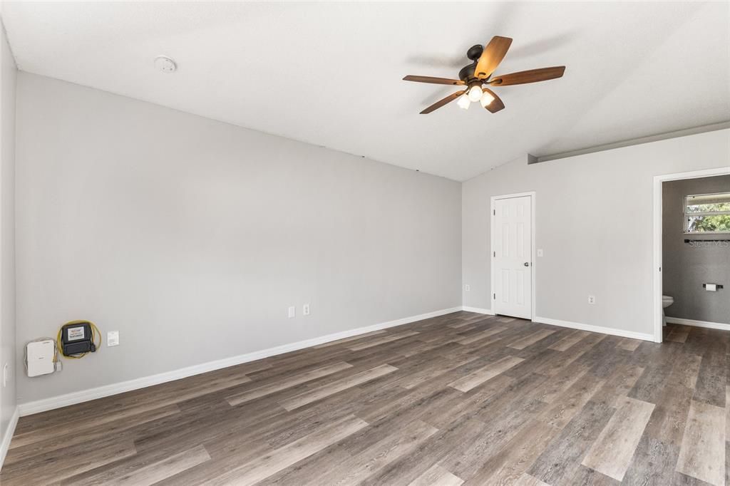 For Sale: $335,000 (4 beds, 2 baths, 1748 Square Feet)