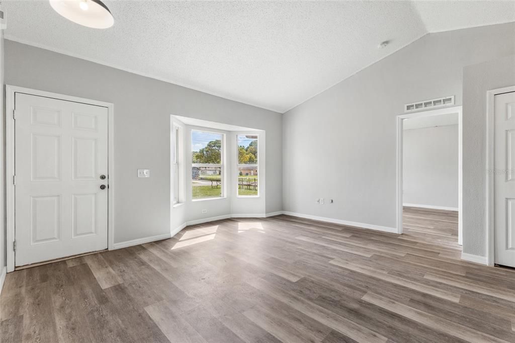 For Sale: $335,000 (4 beds, 2 baths, 1748 Square Feet)