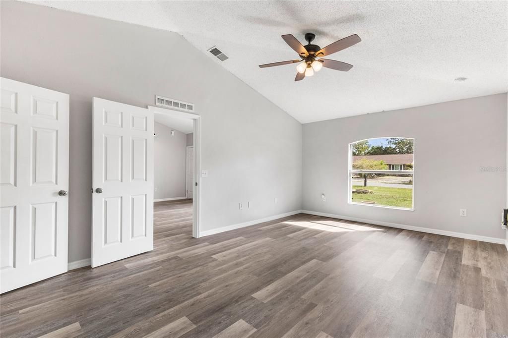 For Sale: $335,000 (4 beds, 2 baths, 1748 Square Feet)