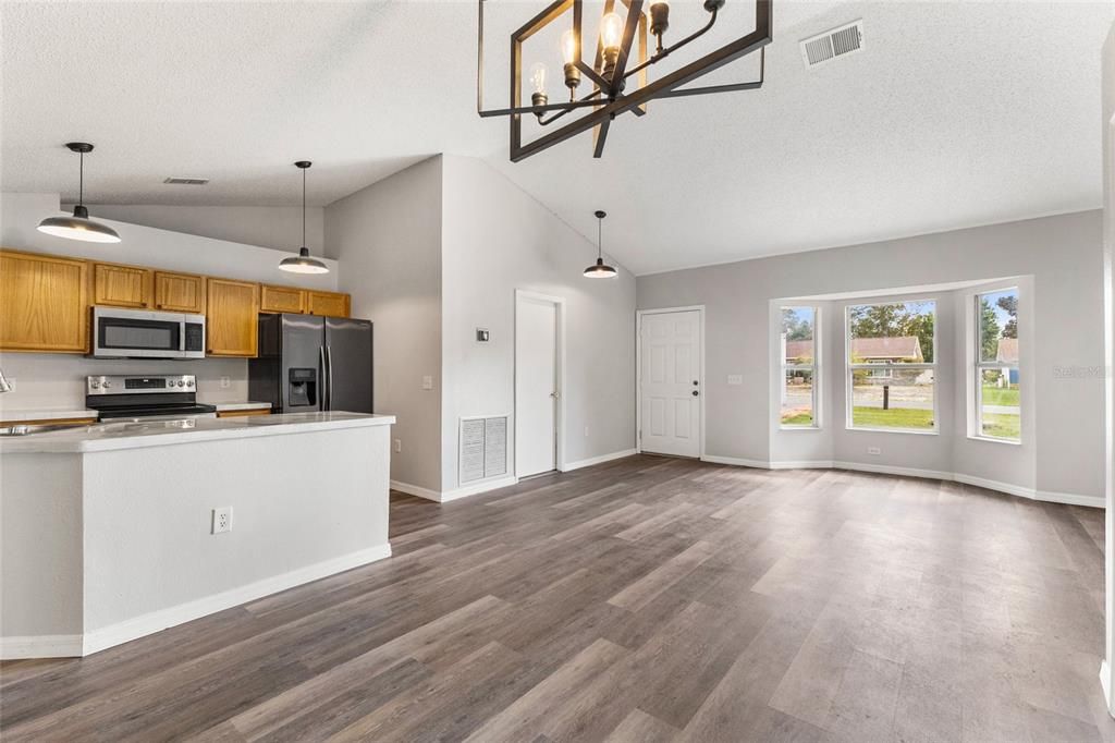For Sale: $335,000 (4 beds, 2 baths, 1748 Square Feet)