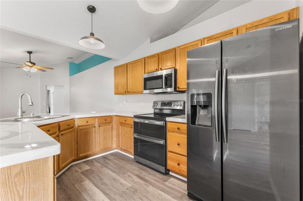 For Sale: $335,000 (4 beds, 2 baths, 1748 Square Feet)