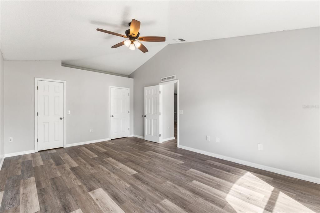 For Sale: $335,000 (4 beds, 2 baths, 1748 Square Feet)
