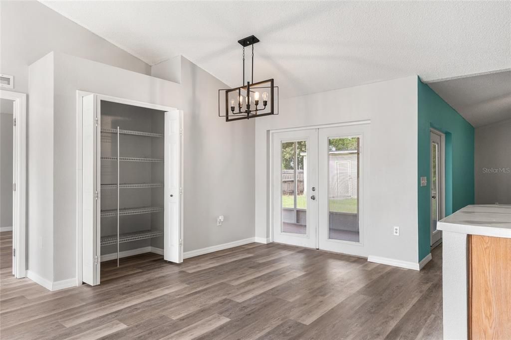 For Sale: $335,000 (4 beds, 2 baths, 1748 Square Feet)