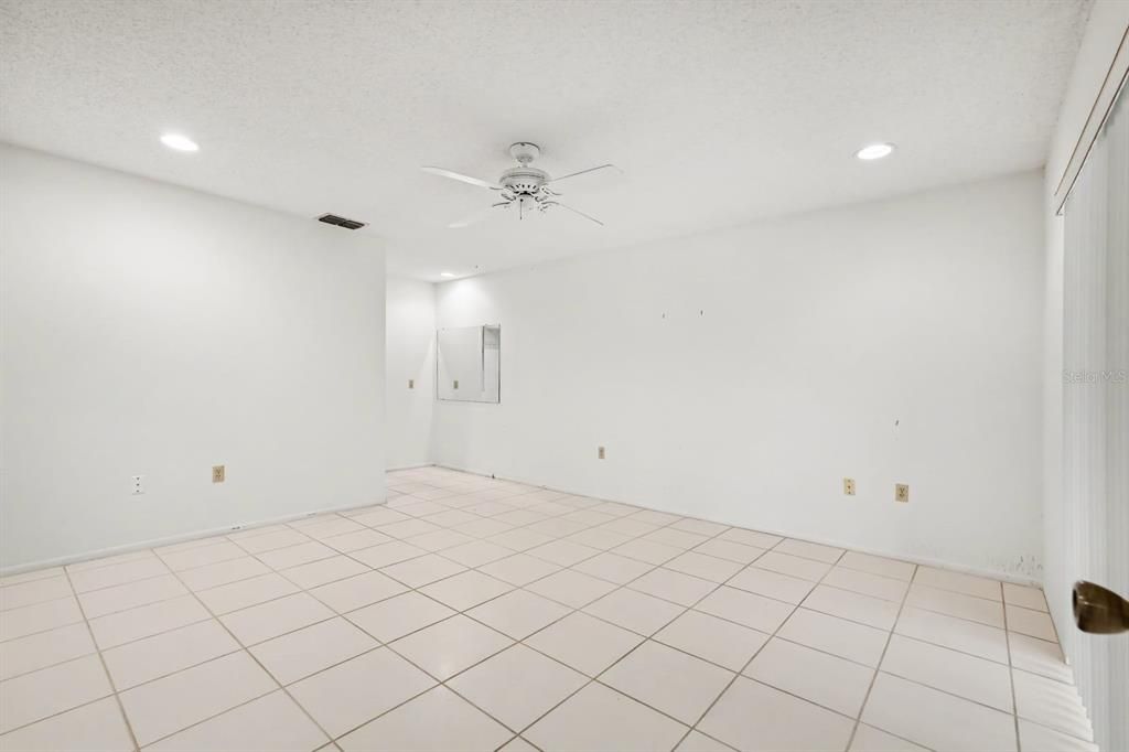 For Sale: $265,000 (2 beds, 2 baths, 1105 Square Feet)