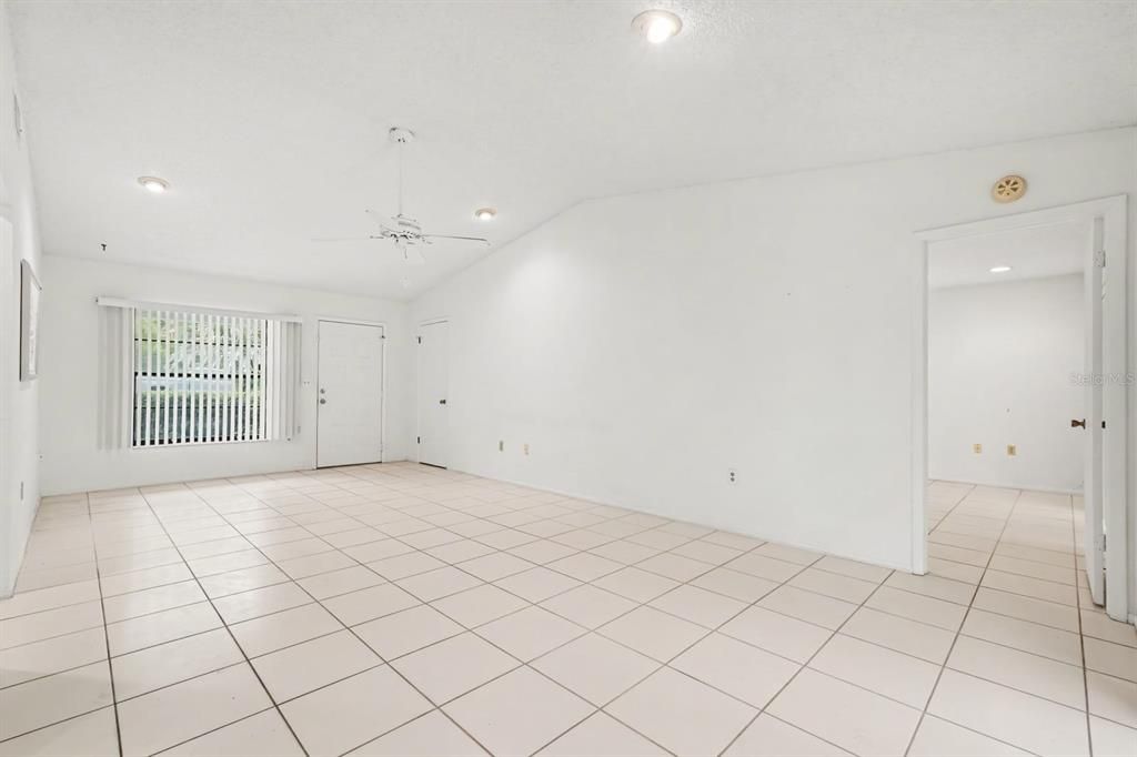 For Sale: $265,000 (2 beds, 2 baths, 1105 Square Feet)