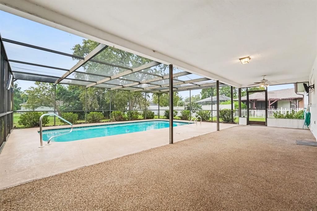 For Sale: $265,000 (2 beds, 2 baths, 1105 Square Feet)