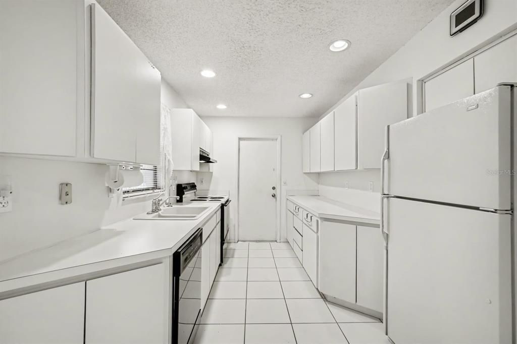 For Sale: $265,000 (2 beds, 2 baths, 1105 Square Feet)