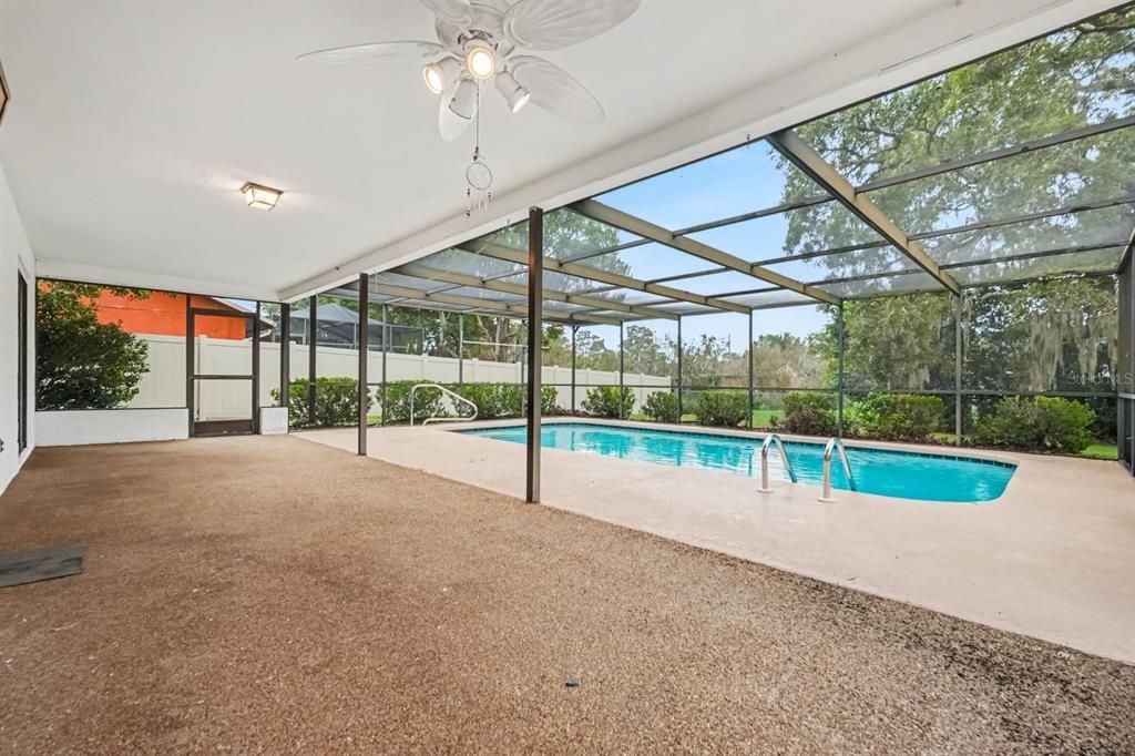 For Sale: $265,000 (2 beds, 2 baths, 1105 Square Feet)