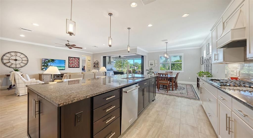 En Venta: $785,000 (3 camas, 3 baños, 2488 Pies cuadrados)