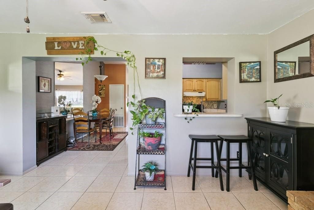 For Sale: $385,000 (4 beds, 2 baths, 1704 Square Feet)