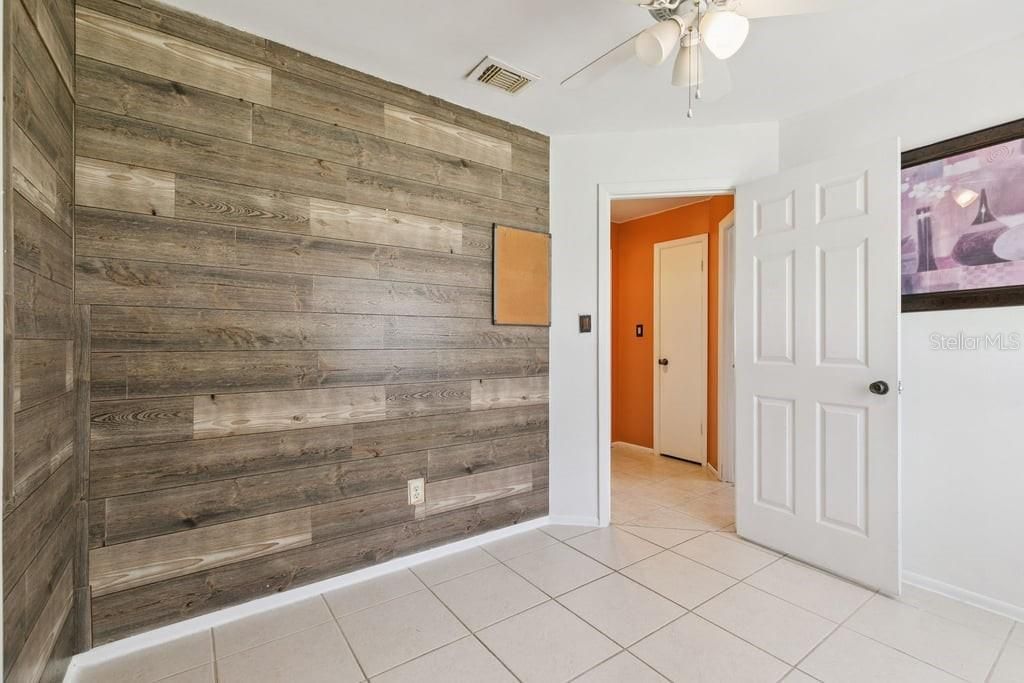 For Sale: $385,000 (4 beds, 2 baths, 1704 Square Feet)